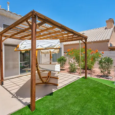 8Br 5Ba Superhero Retreat-King Beds, Bbq, Hammock, Firepit, Minigolf, Workspace